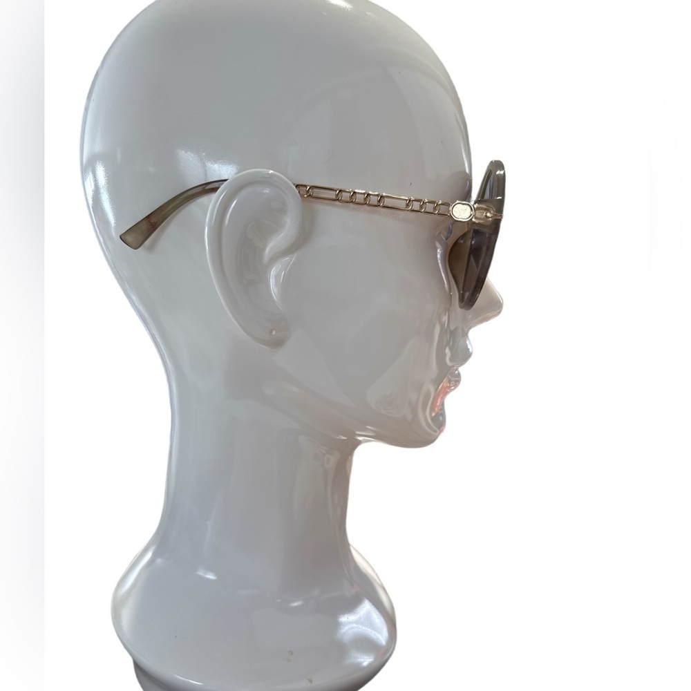 ROUND FRAME OVERSIZED SUNGLASSES WITH GOLD ON ARMS OF GLASSES 

0112 - Picture 2 of 6
